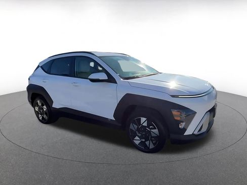 Used 2025 Hyundai Kona SEL image 2