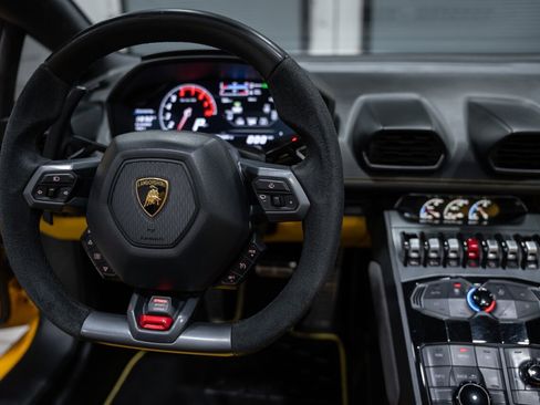 Used 2016 Lamborghini Huracan LP 610-4 image 24