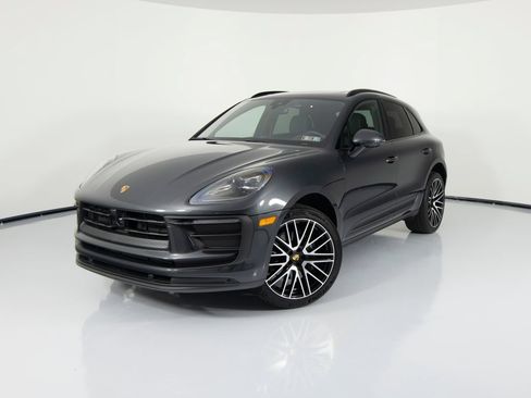 Certified 2026 Porsche Macan AWD/4WD image 6