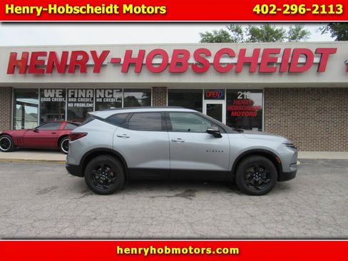 Used 2025 Chevrolet Blazer LT w/ Sound & Technology Package AWD/4WD image 1