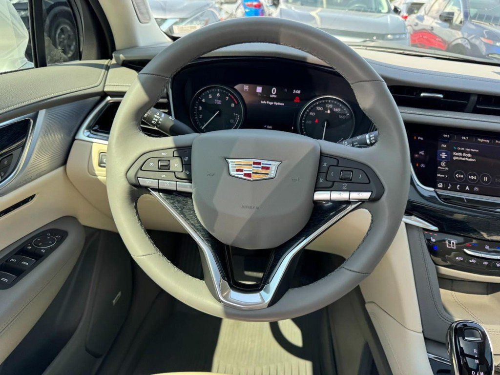 Used 2024 Cadillac XT6 Premium Luxury w/ Technology Package AWD/4WD image 14