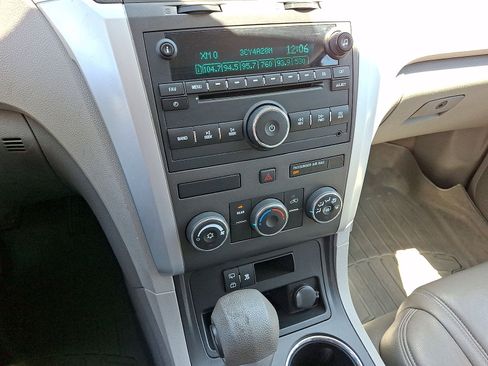 Used 2011 Chevrolet Traverse LS FWD image 14