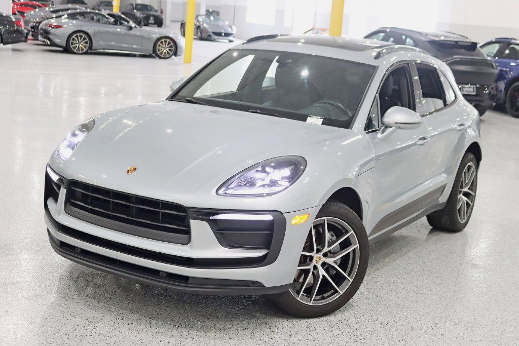 Used 2022 Porsche Macan AWD/4WD image 5