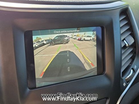 Used 2020 Jeep Cherokee Latitude Plus w/ Comfort/Convenience Group AWD/4WD image 26