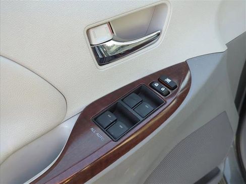 Used 2011 Toyota Sienna XLE image 11