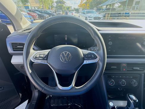 Used 2022 Volkswagen Taos SE image 10