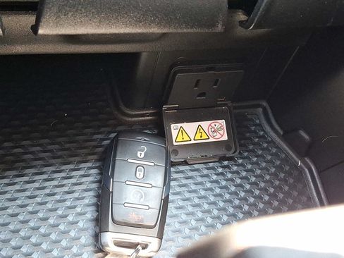 Used 2022 RAM 1500 Big Horn AWD/4WD image 24