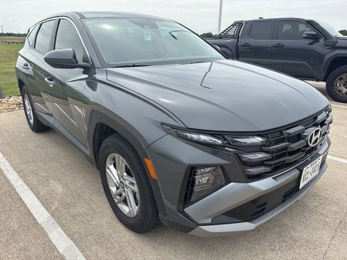 Used 2025 Hyundai Tucson SE FWD image 1