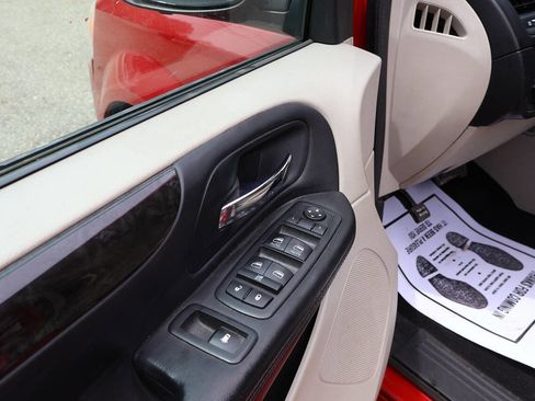Used 2013 Dodge Grand Caravan SE FWD image 16