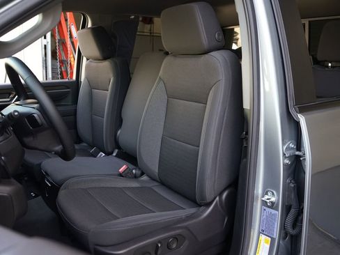 Used 2025 Chevrolet Silverado 3500 LT w/ Convenience Package image 3