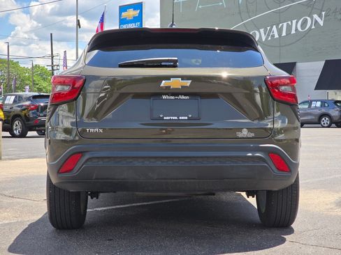 Used 2024 Chevrolet Trax LS w/ LS Convenience Package FWD image 19