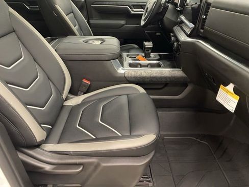 New 2026 Chevrolet Silverado 1500 RST w/ Dark Appearance Package AWD/4WD image 31