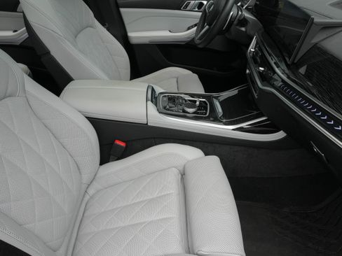 Certified 2026 BMW X7 xDrive40i w/ M Sport Package AWD/4WD image 13