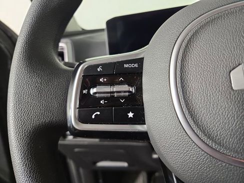 Certified 2025 Kia Sorento LX image 22