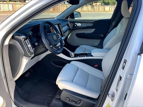 Used 2026 Volvo XC40 B5 Plus w/ Protection Package Premier image 16