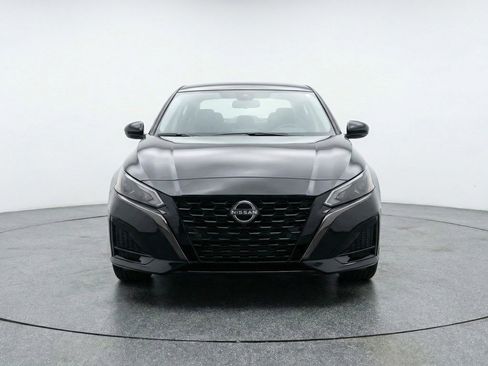 Used 2025 Nissan Altima 2.5 SV FWD image 2