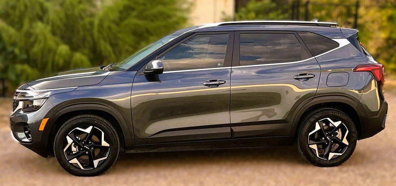 Used 2025 Kia Seltos EX FWD image 3