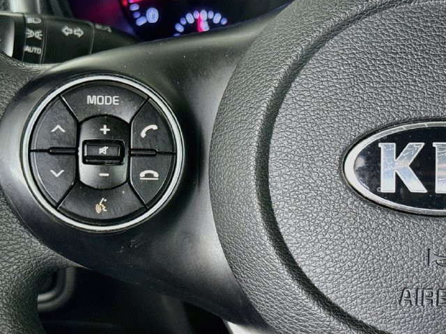 Used 2020 Kia Soul LX FWD image 11
