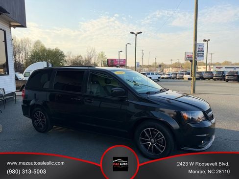 Used 2016 Dodge Grand Caravan R/T image 3