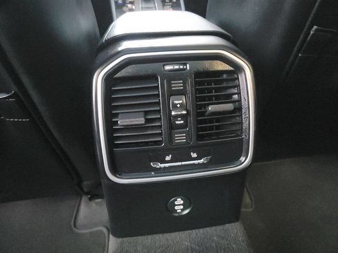 Used 2023 Porsche Macan image 22