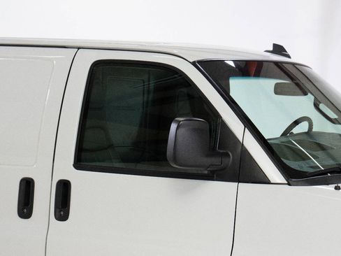 Used 2018 Chevrolet Express 3500 Extended w/ Driver Convenience Package image 14