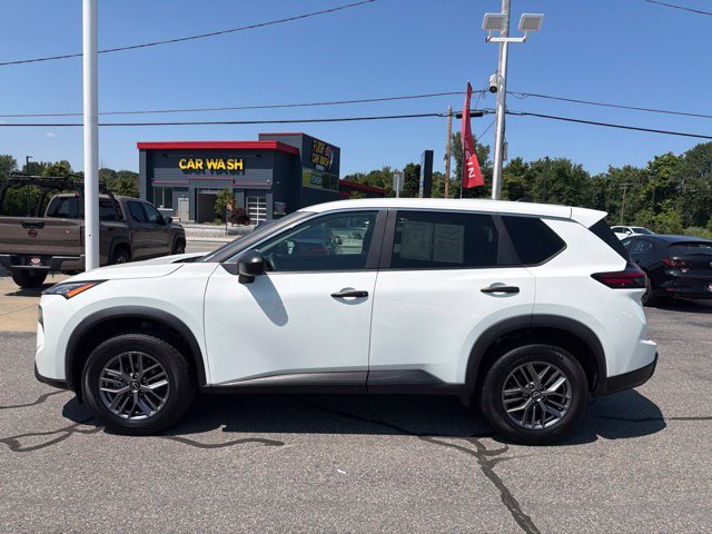 Used 2024 Nissan Rogue S AWD/4WD image 9