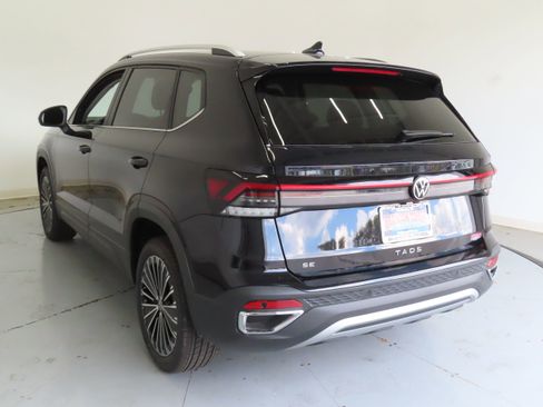 New 2025 Volkswagen Taos SE image 7