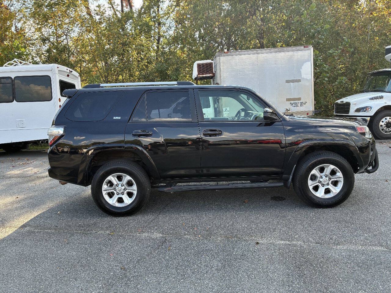 Used 2019 Toyota 4Runner SR5 AWD/4WD image 5