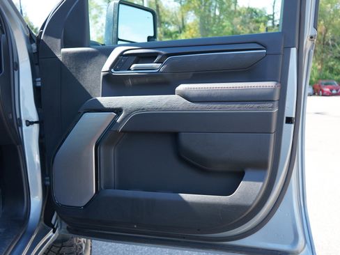 Used 2024 GMC Sierra 2500 AT4X AWD/4WD image 9