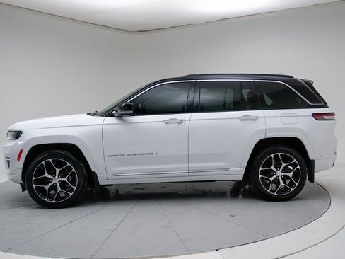Used 2024 Jeep Grand Cherokee Summit image 2