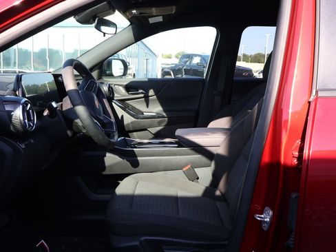 Used 2025 Chevrolet Equinox LT AWD/4WD image 8