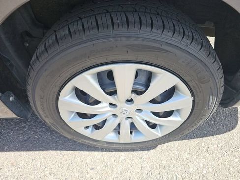 Used 2012 Toyota Corolla LE FWD image 18