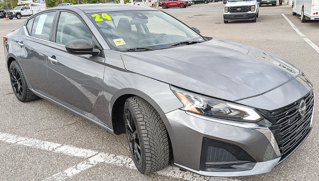 Used 2024 Nissan Altima 2.5 SV FWD image 1