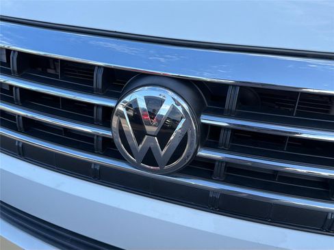 Used 2020 Volkswagen Jetta SE w/ SE Cold Weather Package image 9