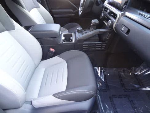 Used 2025 Toyota Tacoma TRD Off-Road w/ TRD Off Road Upgrade Package AWD/4WD image 12