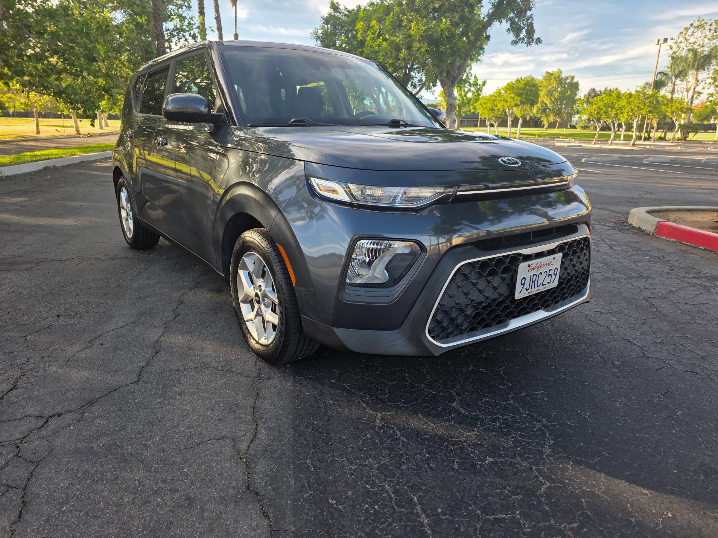 Used 2020 Kia Soul S FWD image 1