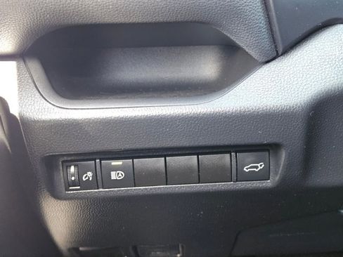 Used 2021 Toyota RAV4 XLE w/ Convenience Package FWD image 17