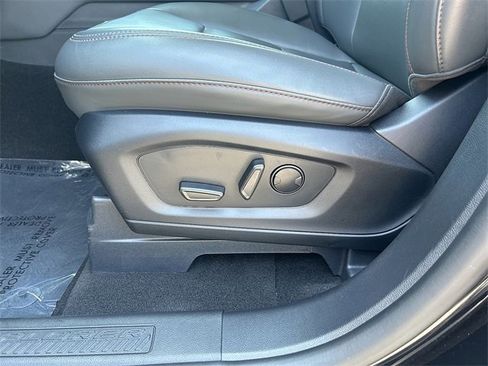 Used 2025 Ford Explorer Active w/ Active Comfort Package image 13