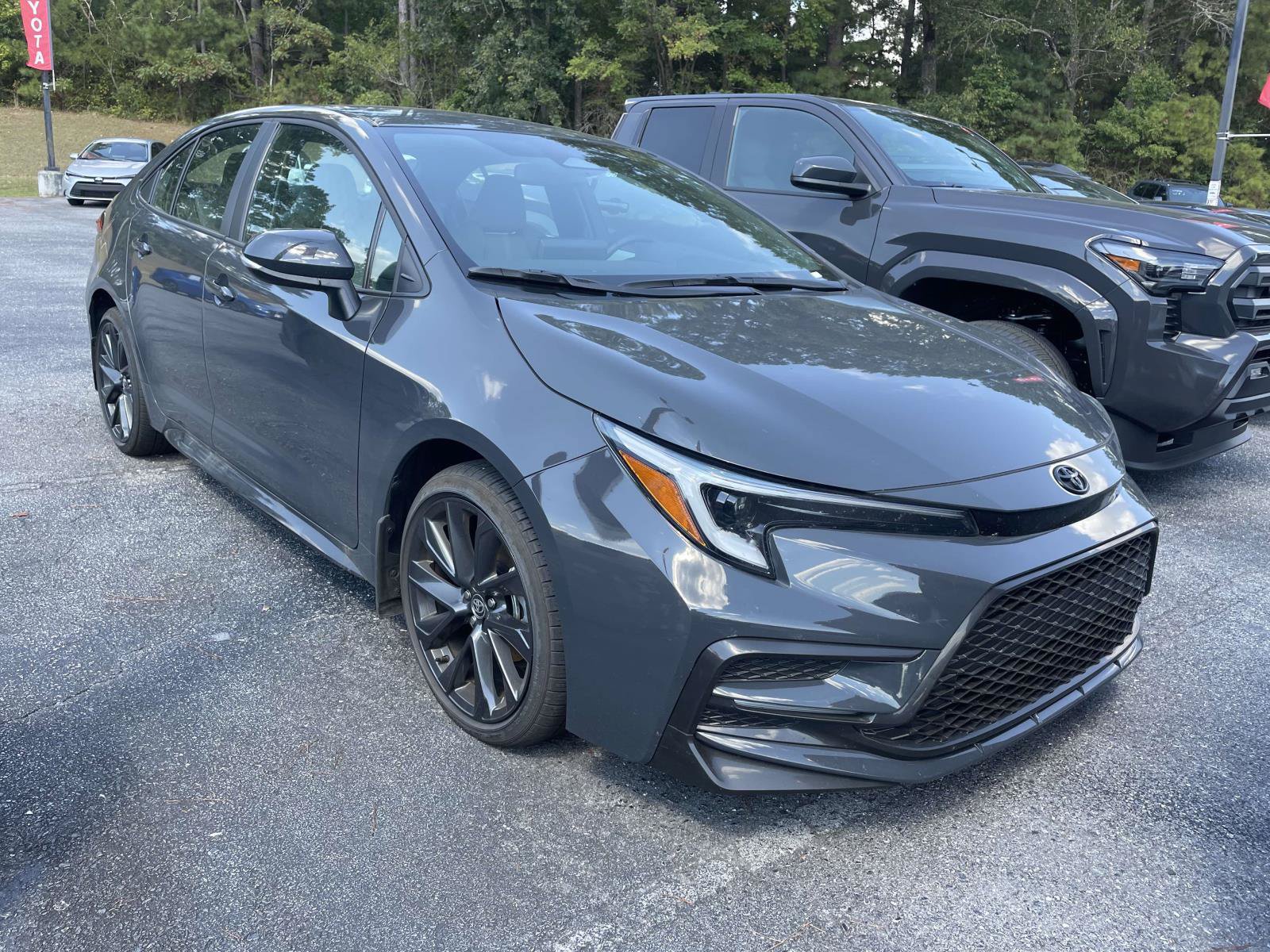 Used 2026 Toyota Corolla SE FWD image 2