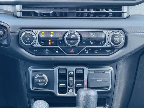 Used 2024 Jeep Wrangler Sahara w/ Safety Group image 21