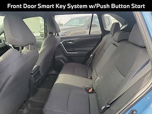 Used 2022 Toyota RAV4 SE image 10