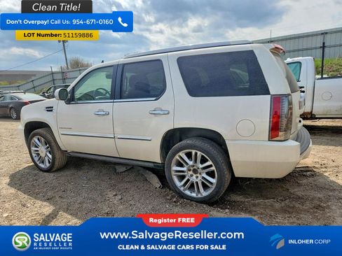 Used 2013 Cadillac Escalade Platinum RWD image 3