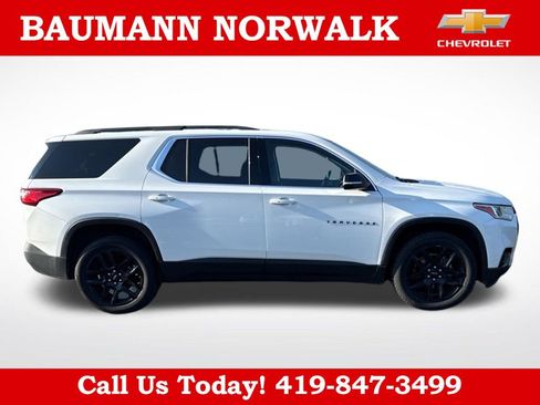 Used 2021 Chevrolet Traverse LT FWD image 3