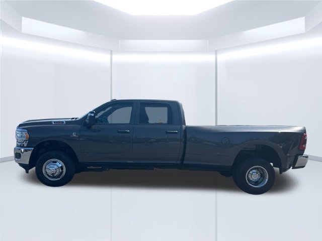Used 2024 RAM 3500 Tradesman w/ Chrome Appearance Group AWD/4WD image 4