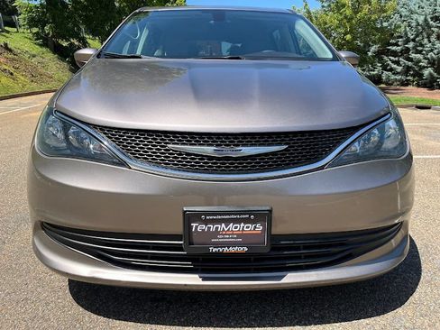 Used 2017 Chrysler Pacifica Touring FWD image 31