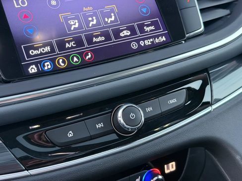 Used 2020 Buick Enclave Essence w/ LPO, Luxury Package image 44