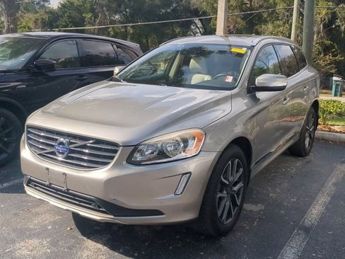 Used 2016 Volvo XC60 T6 w/ Proximity Package image 2