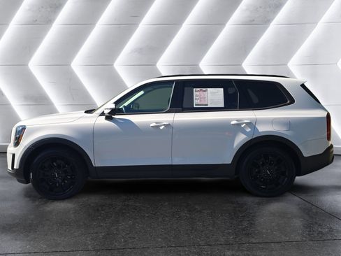 Used 2022 Kia Telluride SX w/ SX Prestige Package AWD/4WD image 2