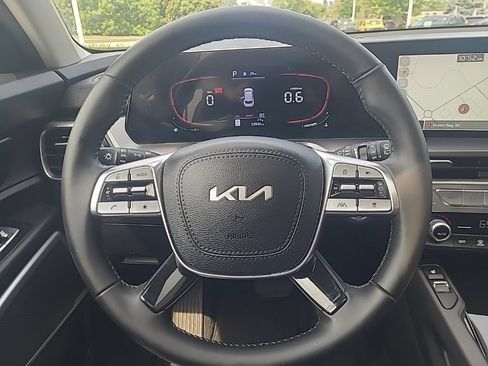 Certified 2023 Kia Telluride S w/ S Sunroof Package AWD/4WD image 17