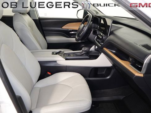 Used 2024 Toyota Grand Highlander XLE image 18